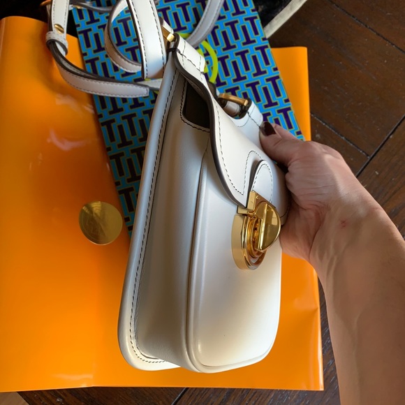 ⛔️SOLD⛔️Authentic Tory burch Leather phone/Card - Picture 4 of 8